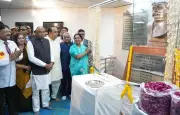 Delhi CM Gupta Unveils Statue of RSS Founder Hedgewar in National Capital