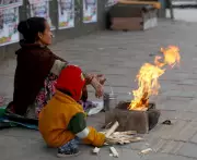 Delhi's Winter Chill: Temperature Dips to 11.8°C Amid Poor Air Quality