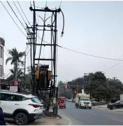 Ghaziabad Residents Demand Road Safety Fixes Over Hazardous Double Pole