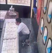 Hyderabad Jewellery Store Employee Steals 10 Gold Biscuits Worth ₹1.6 Crore