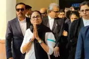 Mamata Banerjee Argues in Supreme Court, Draws Crowd of Lawyers and Litigants
