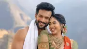 Marathi Stars Vishhal Nikam & Akshaya Hindalkar Tie Knot in Secluded Temple Wedding