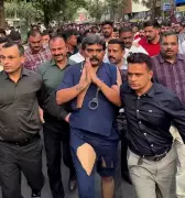 Massive Crowd Demands Justice as Police Reconstruct History-Sheeter's Crime in Surat