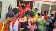 Shocking Video: Woman Dragged by Hair on Crowded Kalyan Local Train Goes Viral