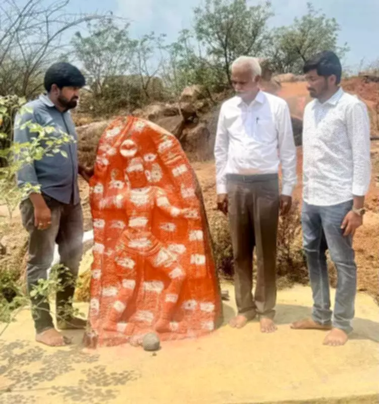10th-Century Rashtrakuta Hero Stone Found Neglected Near Hyderabad Temple