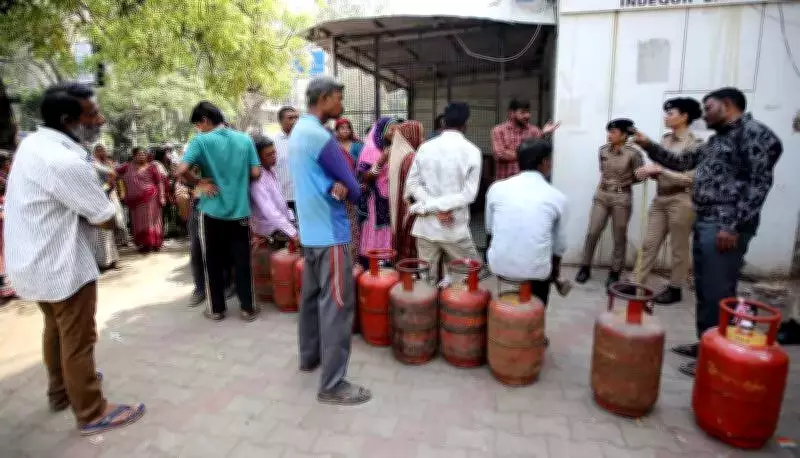 956 LPG Cylinders Missing from Gujarat Gas Agency Amid Statewide Shortage