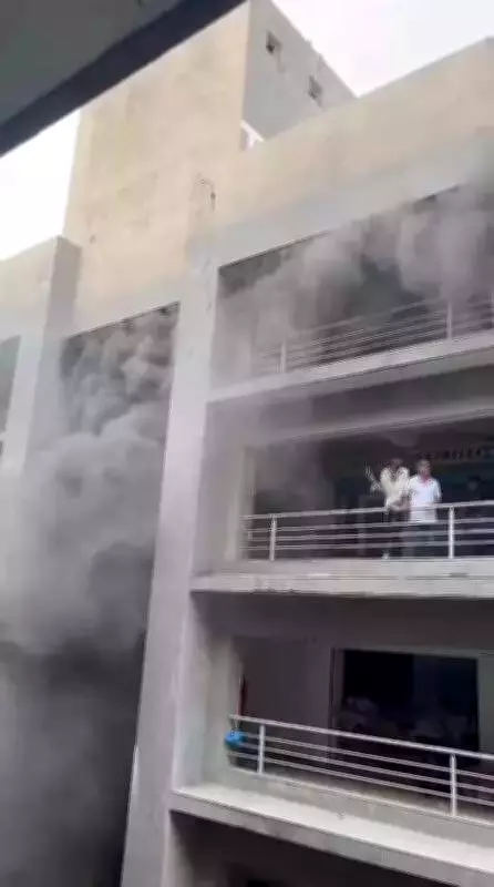 Ahmedabad Office Fire: Four Rescued from Sarangpur Cloth Market Blaze