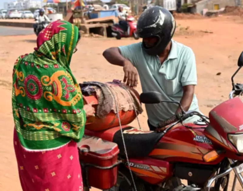 AI-Generated Art Confuses Bollywood Icon, Minister's Math Draws Flak in Odisha