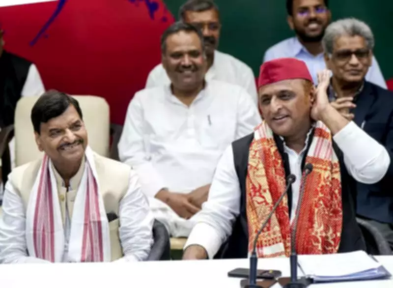 Akhilesh Yadav Slams UP Govt Over Corruption, Inflation, and Voter Deletion