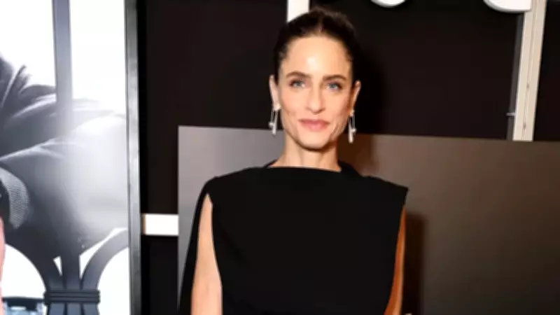 Amanda Peet Reveals Breast Cancer Battle Amidst Parents' Hospice Care