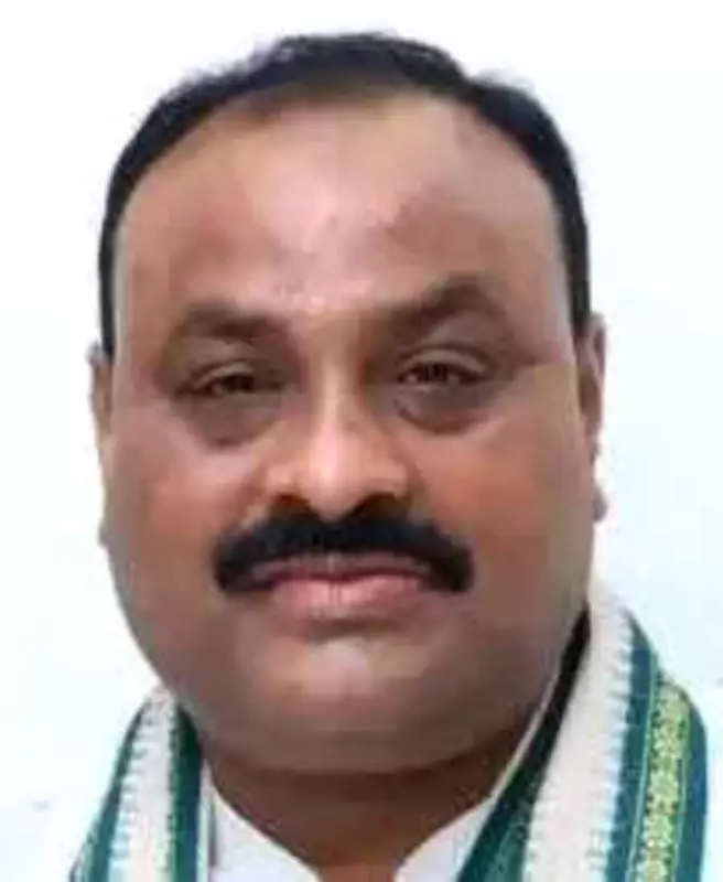 Andhra Minister Assures Shrimp Farmers Amid Gulf Tensions, Urges No Panic Harvesting