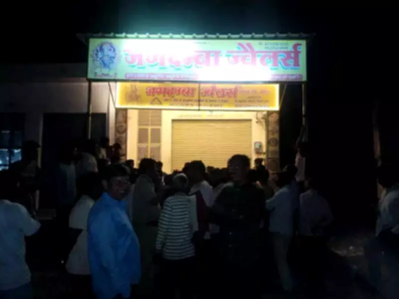 Armed Robbers Attack Jeweller in Sikar, Flee with Gold and Silver