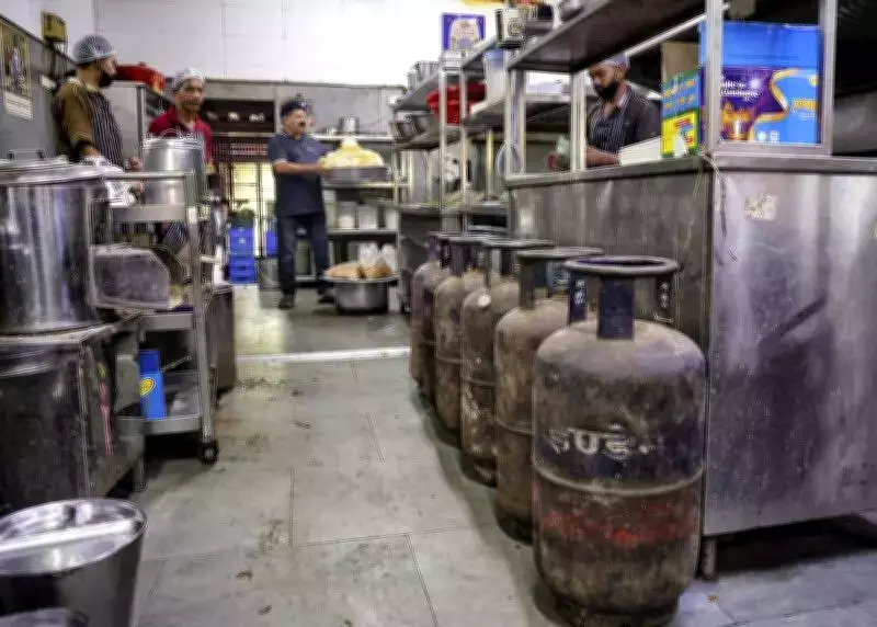 Bengaluru Eateries Face Crisis as CCPA Bans LPG Surcharges Amid Supply Woes