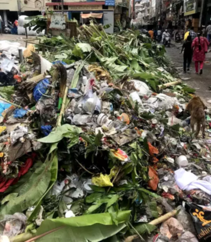 Bengaluru Faces Renewed Garbage Crisis as Waste Collection Halts in 76 Localities