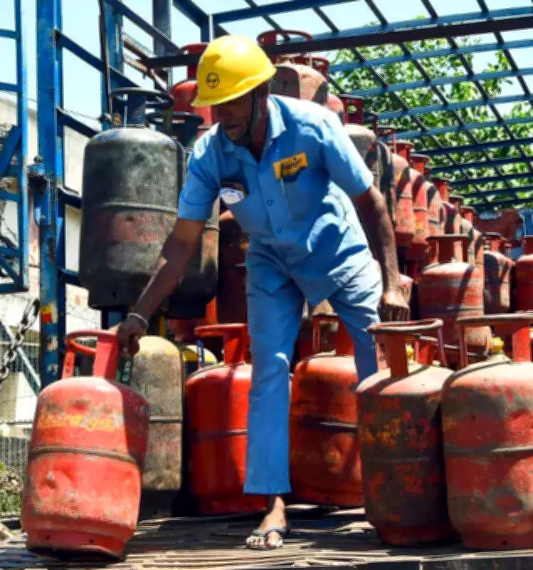 Bengaluru Hotels Face Shutdown as Commercial LPG Shortage Worsens