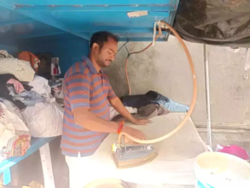 Bengaluru's Ironing Stalls Hit by LPG Shortage Amid Global Geopolitical Crisis