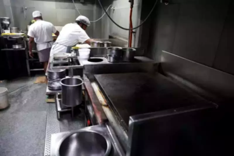 Bengaluru's LPG Crisis Hits Restaurants: Poori Disappears from Menus