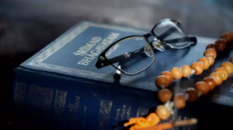 Bhagavad Gita 3.19: The Power of Detached Action in Modern Life