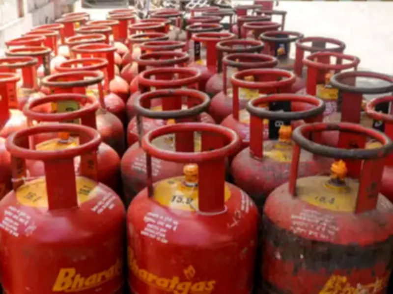 Bhojpur DM Cracks Down on LPG Black-Marketing, Warns of Strict Action
