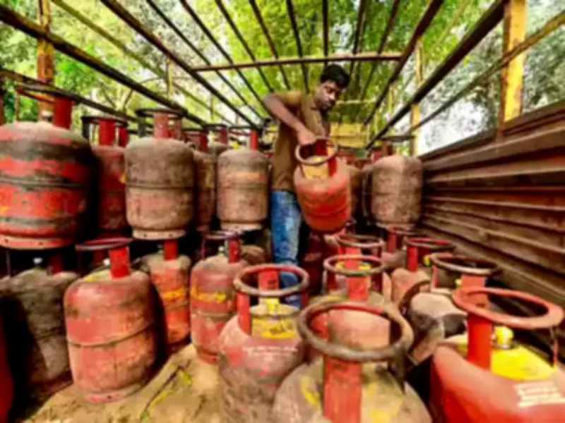 Bihar Policeman Faces FIR for LPG Cylinder Theft, Intimidation in Rohtas