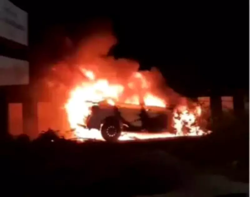 Car Catches Fire on Nagpur Flyover; Driver Flees After Alerting Police