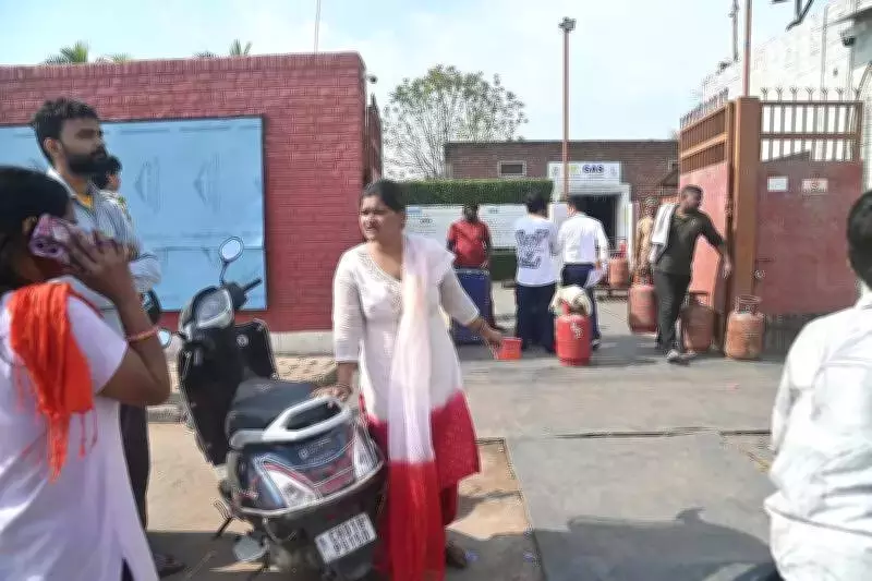 Chandigarh LPG Supply Stabilizes as Agencies Urge Against Panic Booking