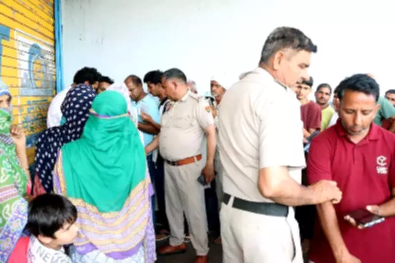 Chaos at Rohtak Gas Agency as Crowds Gather Over LPG Cylinder Concerns