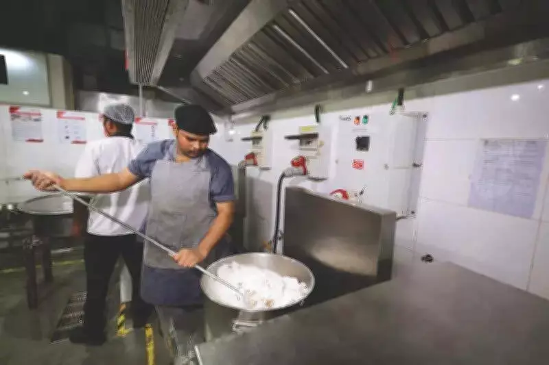 Chennai Factories Electrify Kitchens, Cutting Carbon and Costs Amid LPG Crisis