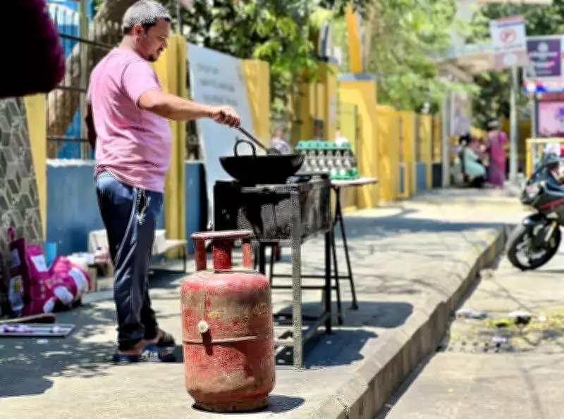 Chennai LPG Crisis Forces Eateries to Shut, Prices Double for Tea and Snacks