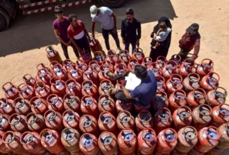 Chennai LPG Crisis: Server Glitches Cause Panic Booking, Officials Promise Normalcy