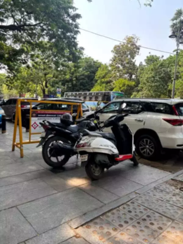 Chennai's Pondy Bazaar Pedestrian Plaza Faces Neglect and Encroachment Issues