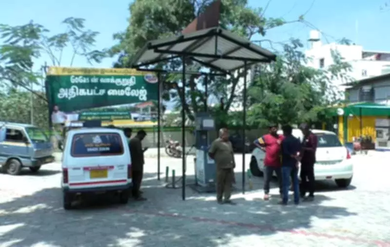 Coimbatore Auto Drivers Protest Sudden Rs20 LPG Price Hike at Private Gas Station
