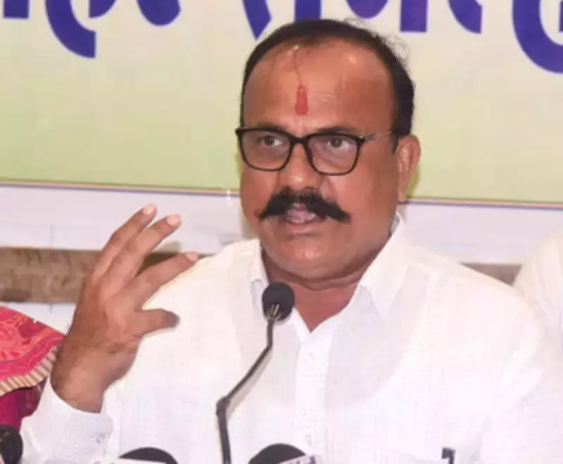 Congress Alleges Maharashtra Ministers, Officials Linked to Arrested Godman Kharat