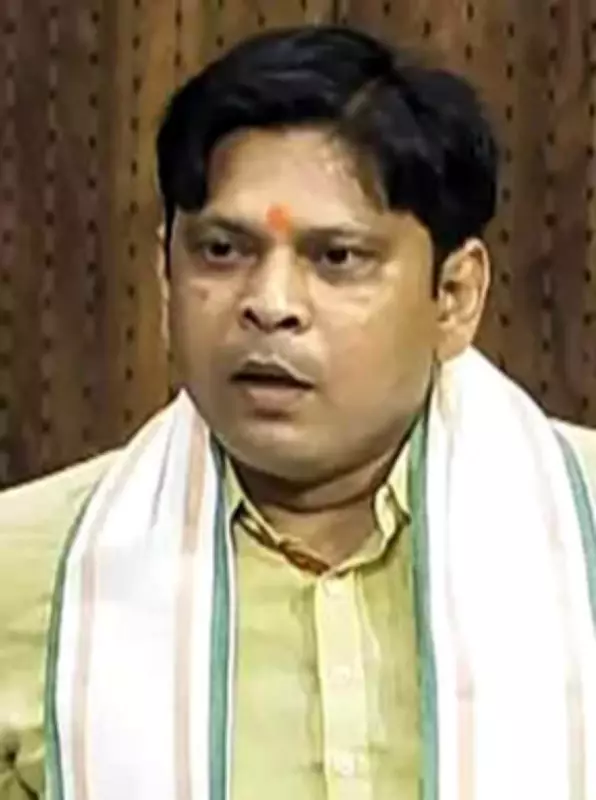 Congress MP Prashant Padole Survives Terrifying Highway Crash Near Nagpur