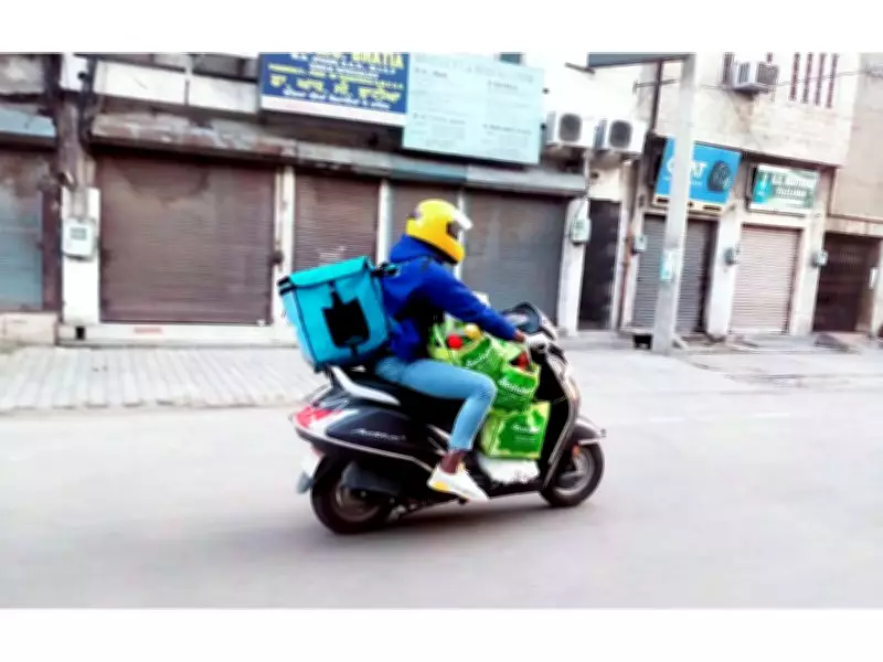 Congress Urges Financial Relief for Gig Workers Amid LPG Shortage Crisis