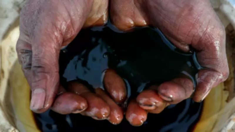 Crude Oil Futures Plunge Over 8% to Rs 8,069 Amid Iran Conflict De-escalation Hopes