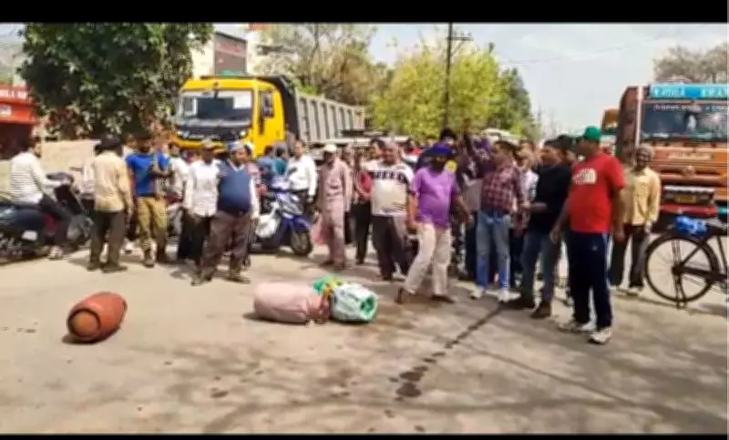 Delay in LPG Cylinder Supply Sparks Tension in Phagwara, Residents Protest