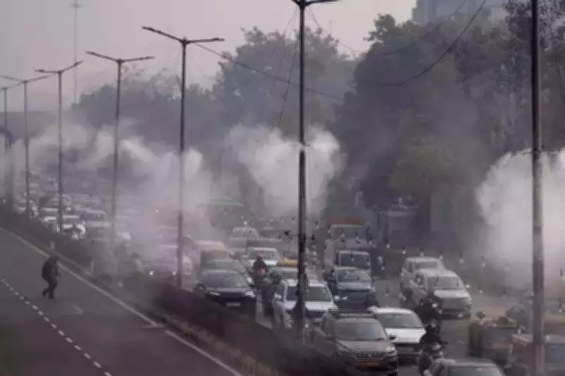 Delhi PWD to Install 1,000 Street Light Sprinklers for Pollution Control
