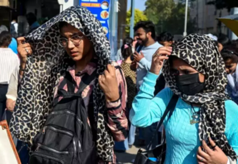 Delhi Records Unseasonal Heatwave, Temperatures Soar 5-7°C Above Normal