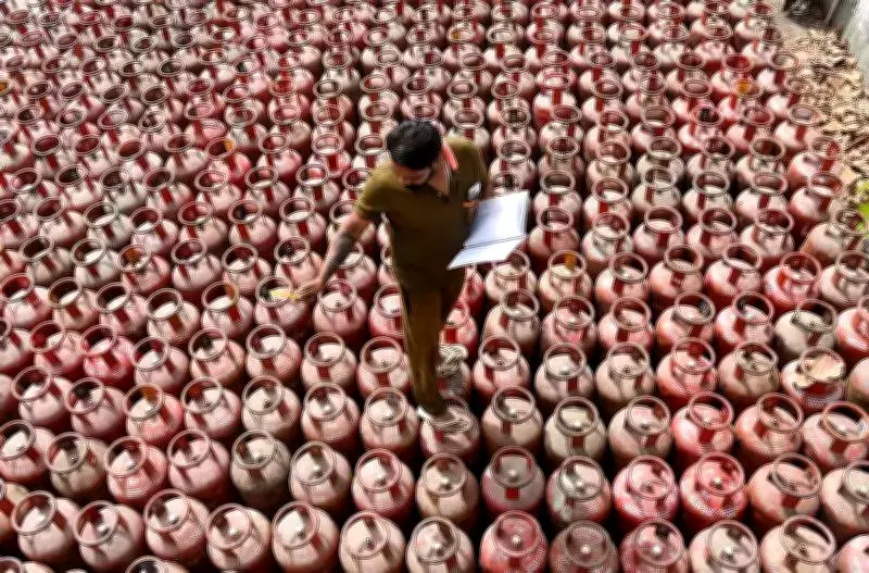 Delhi Sikh Gurdwara Committee Seeks Uninterrupted LPG Supply for Langar Services