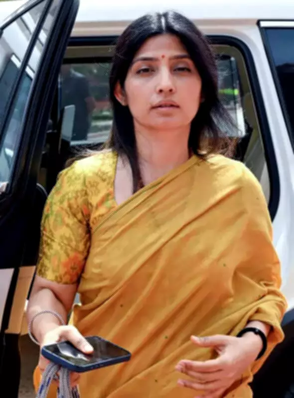 Dimple Yadav Slams 'Double Engine Govt' Over Gas Cylinder Queues in Jalaun