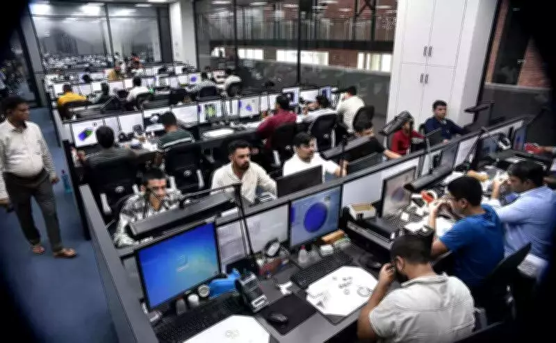 Dubai Missile Attacks Spark Diamond Trade Disruption Fears in Surat