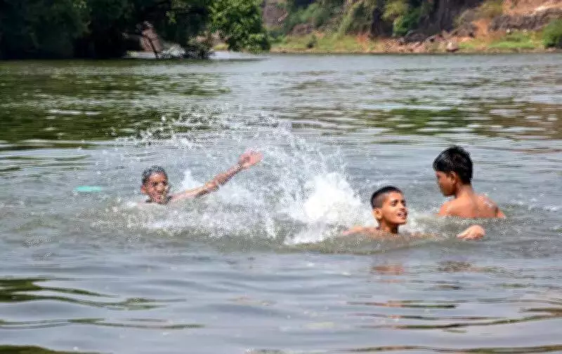 Early Heatwave Grips Maharashtra: Solapur Hits 40.3°C, Health Warnings Issued