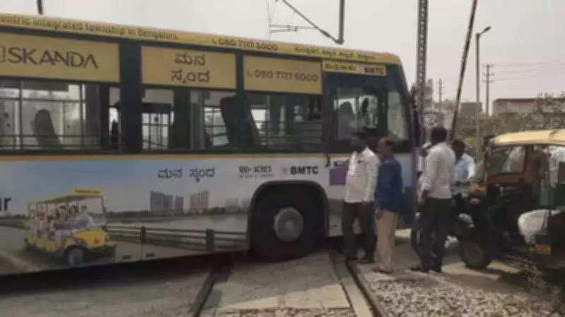 Electric Bus Stranded on Railway Tracks Causes Major Traffic Snarl in Bengaluru