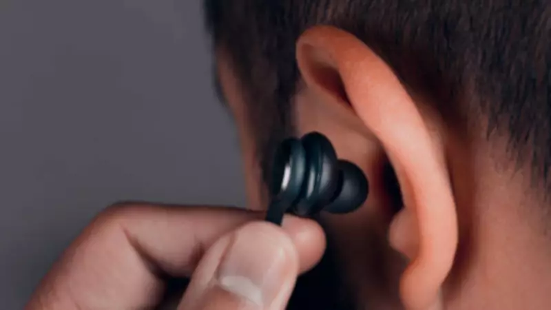 ENT Surgeon Warns: Earbuds and Loud Headphones Fuel Hearing Loss in Youth