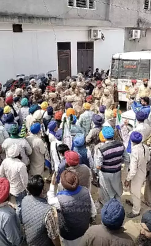 Farmers Clash with Police in Punjab Over Unpaid Compensation and Protest Rights