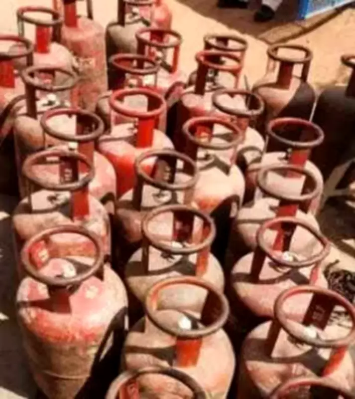 Farrukhabad Raid Busts Illegal Gas Refilling Racket, Two Booked Under Essential Commodities Act