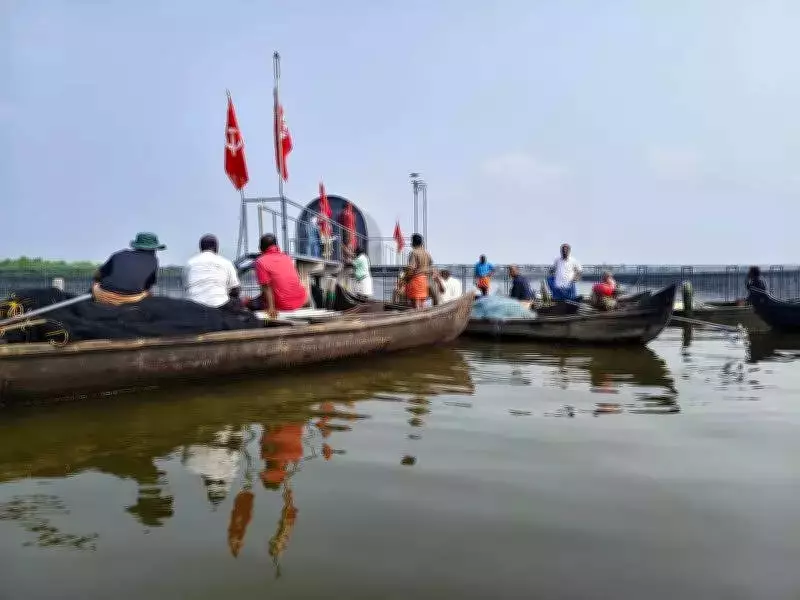 Fishermen's Union Protests Illegal Land Reclamation in Kerala's Vembanad Lake