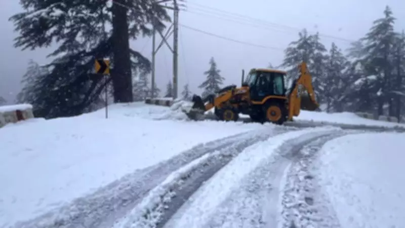 Gangotri Highway Shut as Heavy Snowfall Paralyzes Uttarkashi Traffic