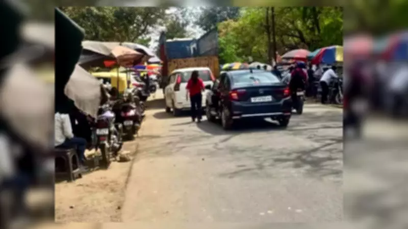 Ghaziabad RTO Area Faces Traffic Chaos Due to Footpath Encroachment and Parking Woes